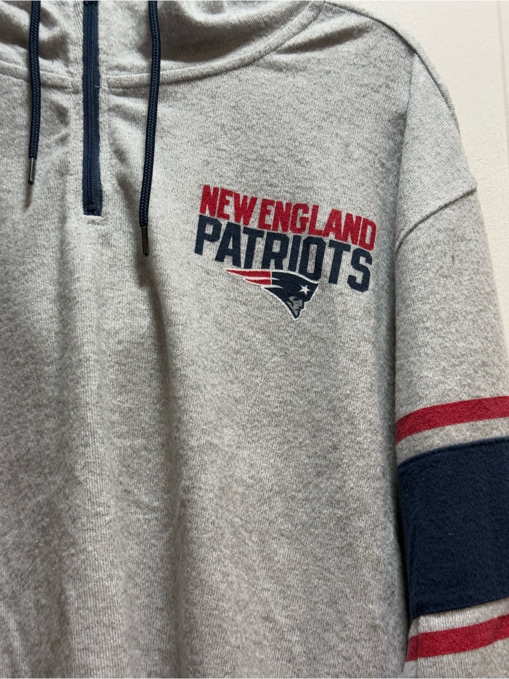 NFL Gray and Black Loungewear Top with Care Tag - Picture 2 of 6